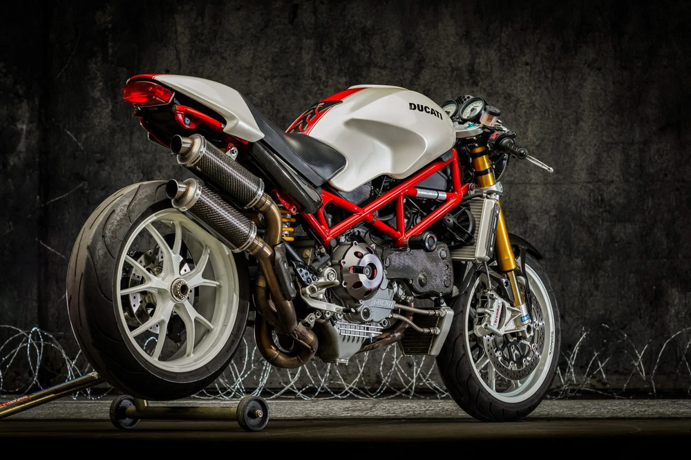 160989315352a4a3a27a81fe3Ducati-S4RS-BaT-17-scaled.thumb.jpeg.e783130adb6abb05572e19008272492e.jpeg