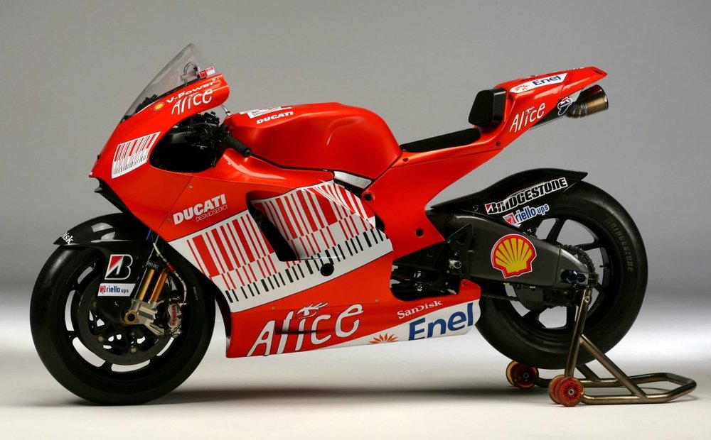 Team-Ducati-02.thumb.jpg.d4e84c5bdb522819648698dc6babc48f.jpg