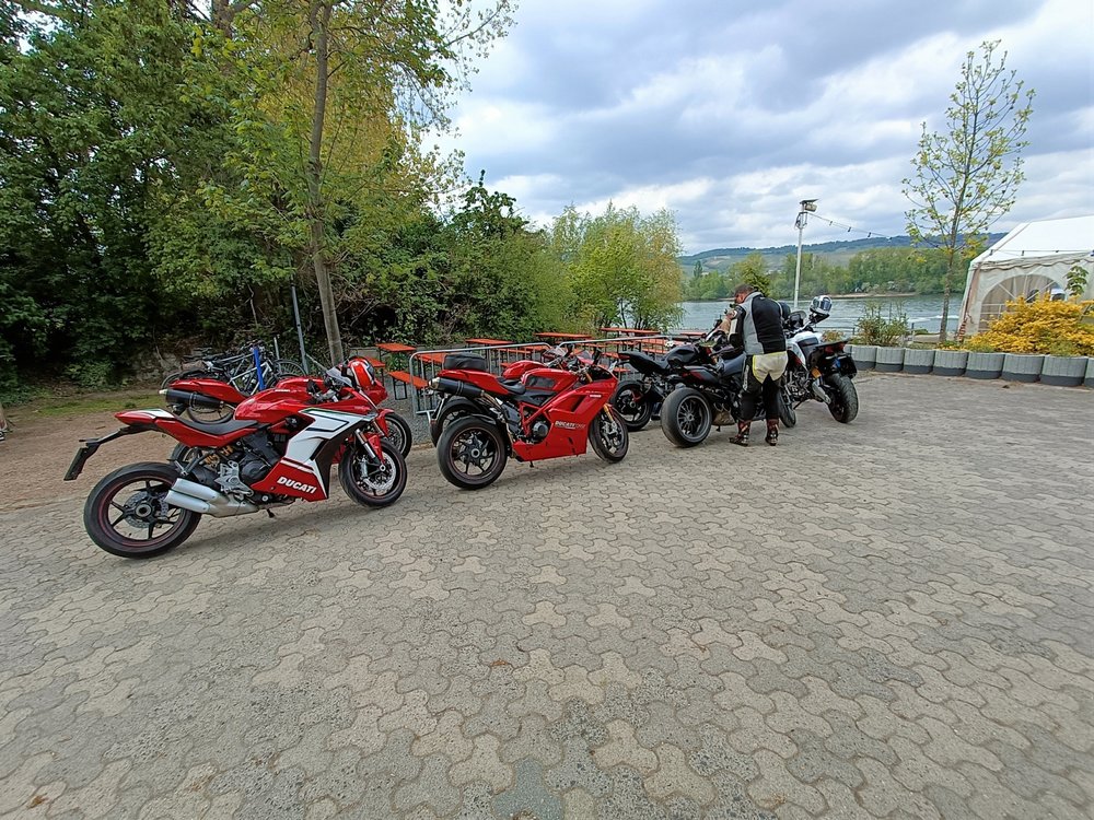 Mopeds.thumb.jpg.fbe3edad692756080893088b20866bc0.jpg