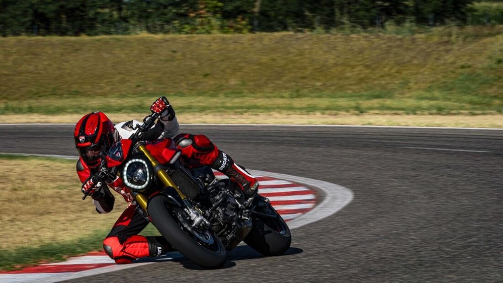 Ducati-Monster-SP-2023-169Gallery-28eba80d-1935136.thumb.jpg.9535651659b8c05b62d2ca40d2223006.jpg