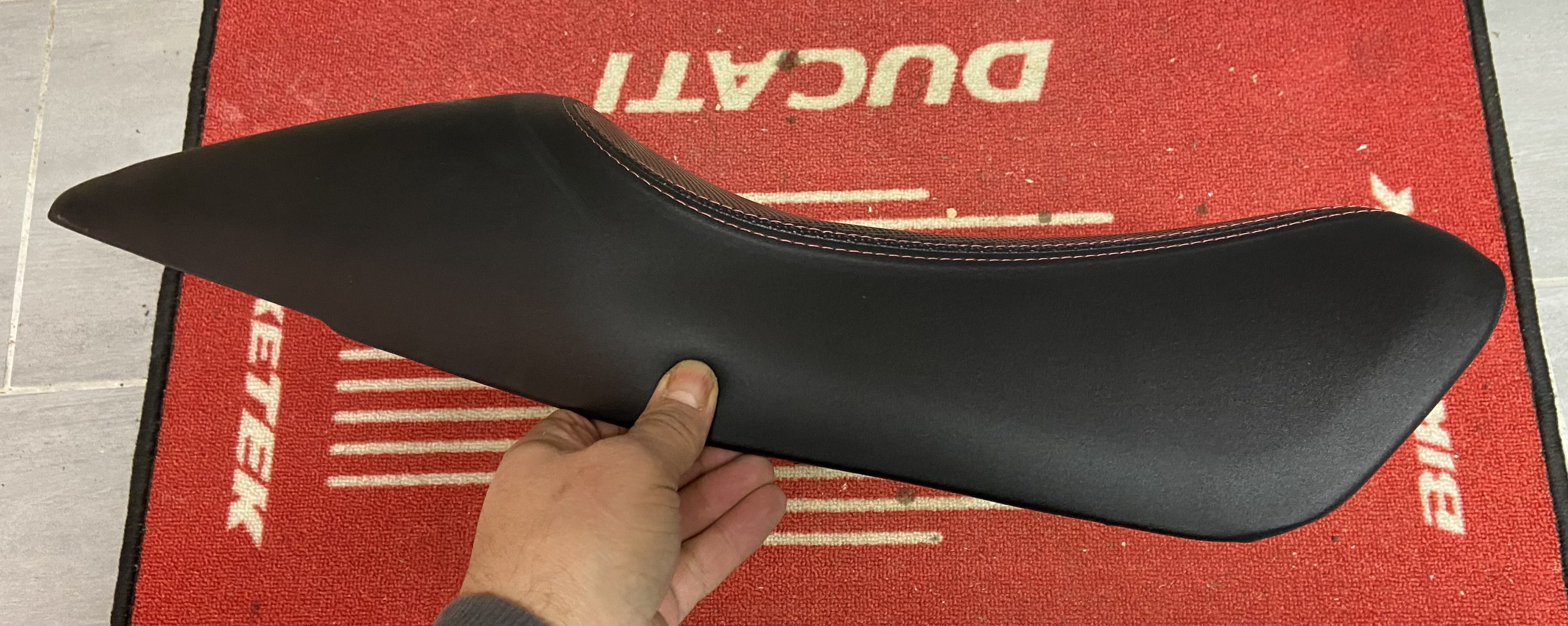 VERKAUFT Touring Sitzbank Monster 1200 821 14 16 Biete verkauft-touring-sitzbank-monster-1200-821-14-16-biete