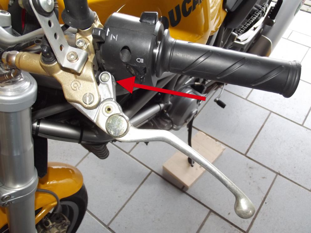 696 Kupplung kommt späääät Einstellen möglich? Motor und Antrieb Monstercafe das