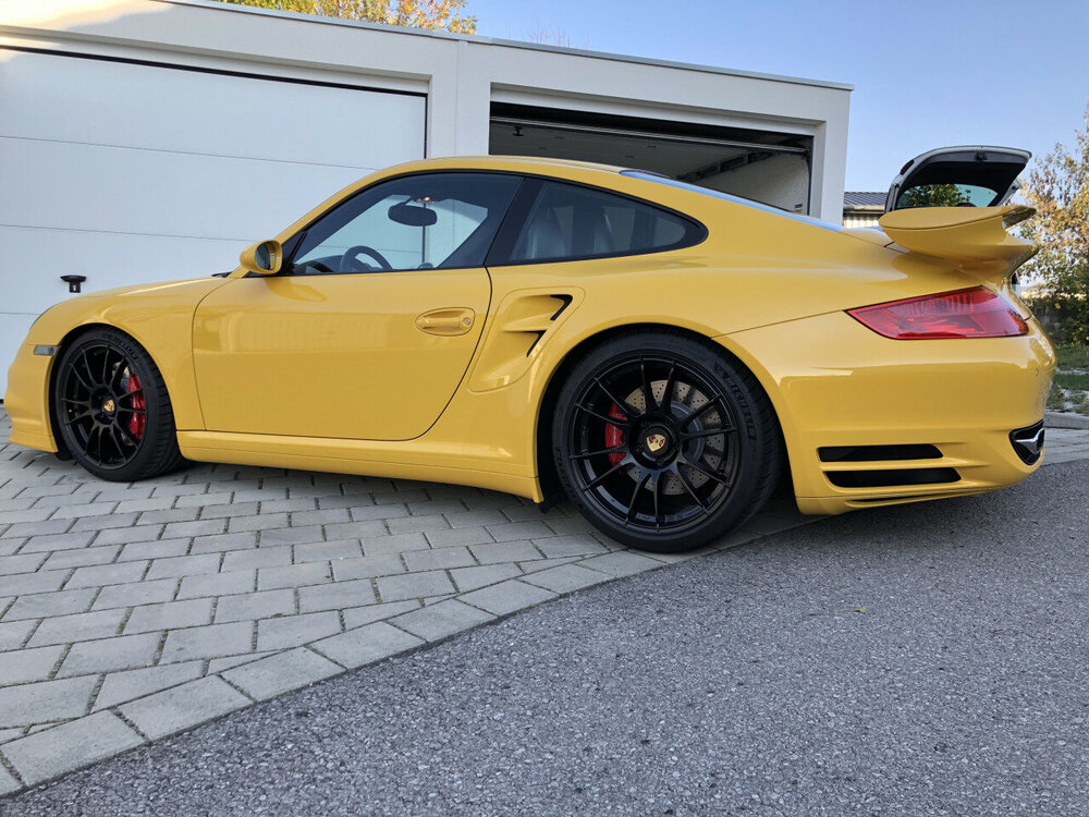 Hintergrundbild Porsche.jpg