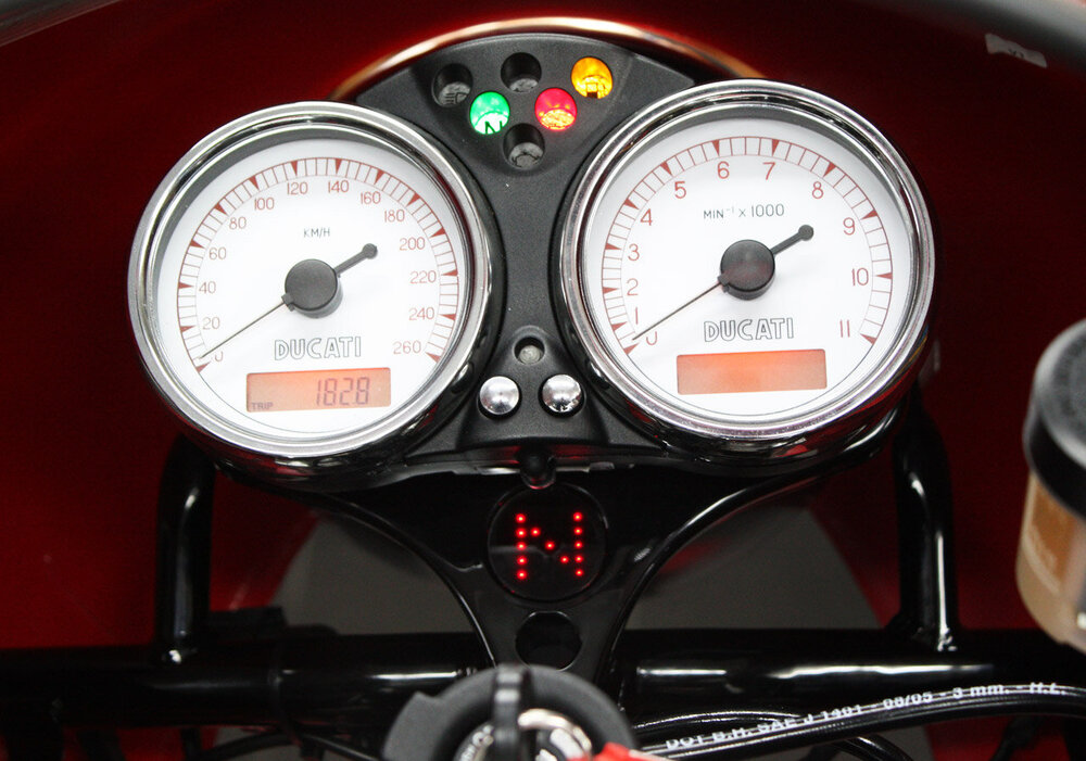 Gear-Indicator-Ducati-Motogadget-Sport-classic-1000.thumb.jpg.5fe9736e5afdebafe7474f26cd44f7fe.jpg