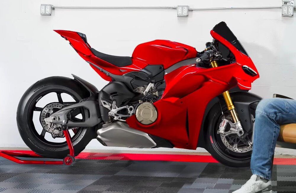 DucatiV4S.thumb.jpg.47ac00f789f179c76f6c4a0cb76ae89f.jpg