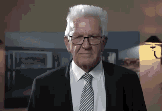 kretschmann-nein.gif.69089e20c44cbaa034242b8df8519e02.gif