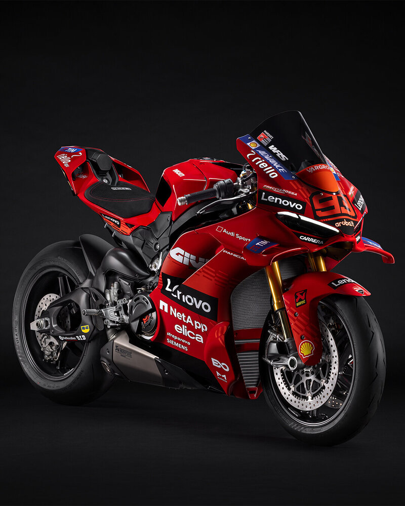 V4-MM93-WC-Replica-gallery-mosaic-1080x1350-04.jpg
