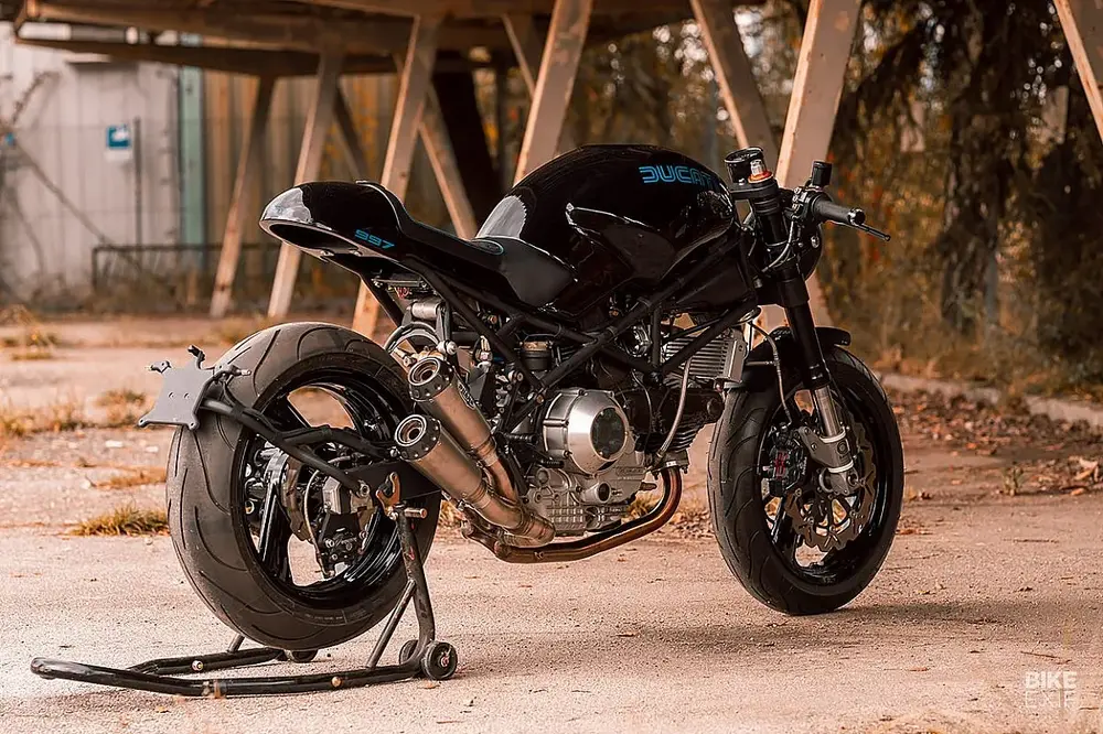 ducati-monster-900-custom-6.jpg.thumb.webp.4b631dee9c784bcaafcd3e6995ea9140.webp